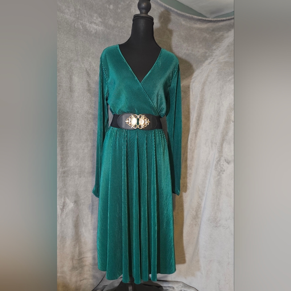 Voodoo Vixen Elegant Green Pleated Dress